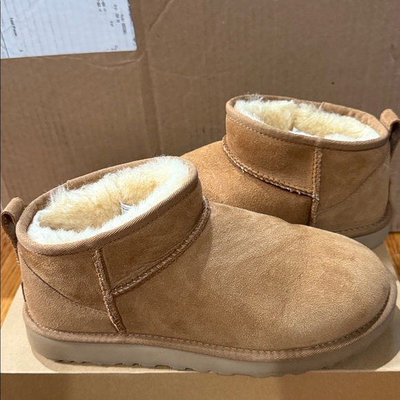 UGG Classic Ultra Mini Women’s 9m - Picture 1 of 5